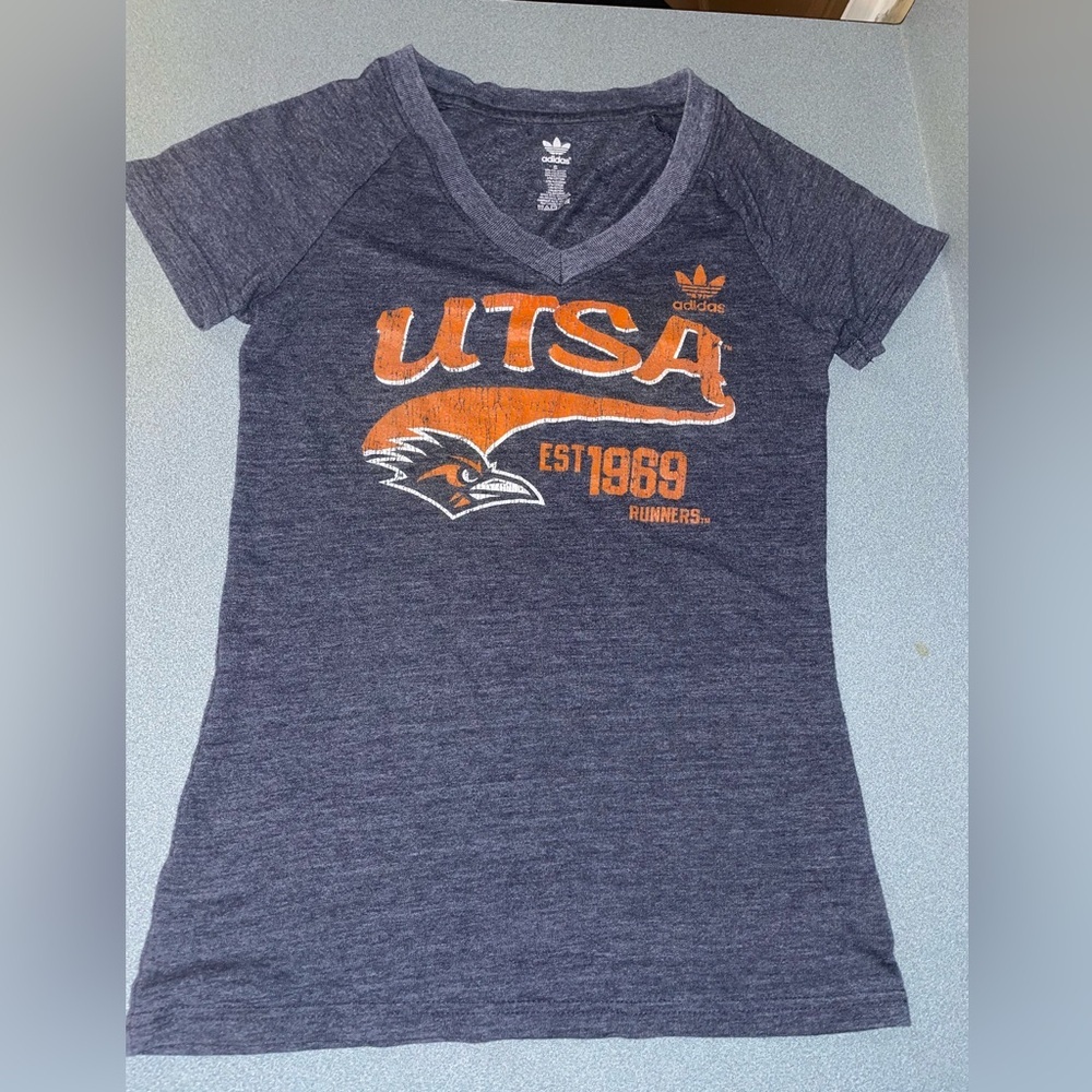 UTSA Roadrunners adidas college shirt Vneck small​
